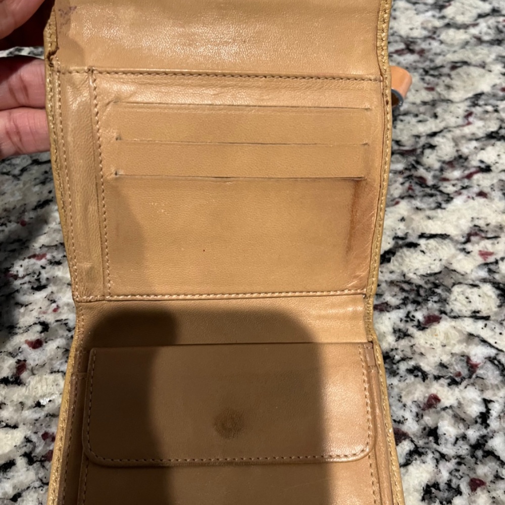 Authentic Chanel Trifold Wall - Picture 4 of 5